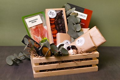 Подарочный ящик "Ароматные и пикантные сыры"