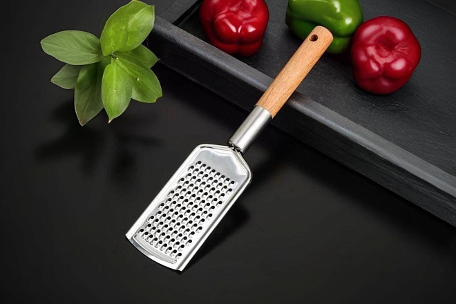 Терка для сыра Валдай (деревянная ручка)