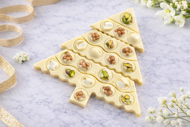 Шоколад белый с орехами «Елка» 130г