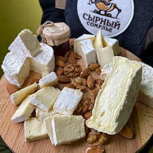 Сырная тарелка: королевская белая