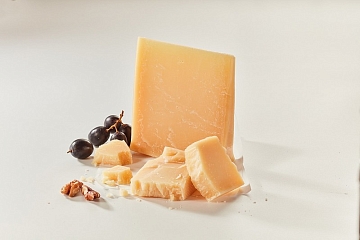 Сыр Пармезан "Айтодор", 40%, выдержка 12 мес. Крым