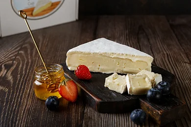 Сыр Камамбертли с белой плесенью 50% жир