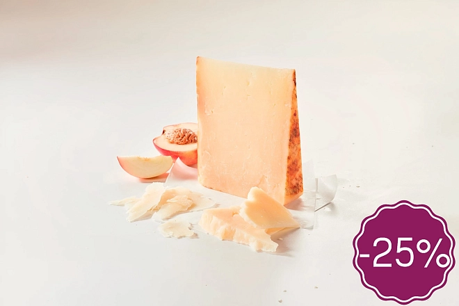 Сыр Чеддер из козьего молока выдержанный Крым, 50%