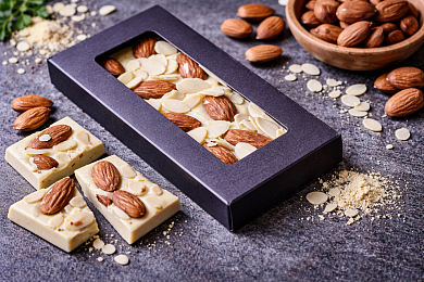 Шоколад белый с миндалем "Сырный сомелье" 65г