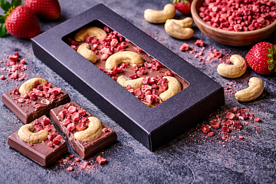 Шоколад молочный с кешью и клубникой "Сырный сомелье" 65г