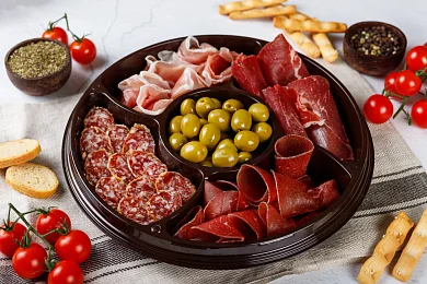 Тарелка мясная с оливками