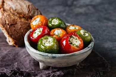 Антипасти Перчики черри «Триколор» фаршированные сливочным сыром