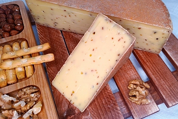 Сыр Грюйер с белыми грибами «Счастливчик»